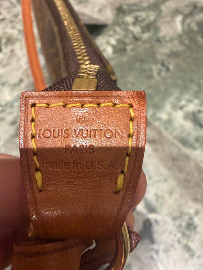 Louis Vuitton pochette accessories