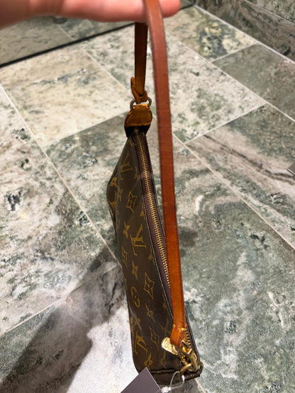 Louis Vuitton pochette accessories