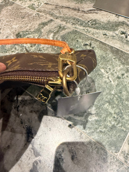 Louis Vuitton pochette accessories