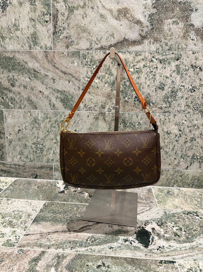 Louis Vuitton pochette accessories