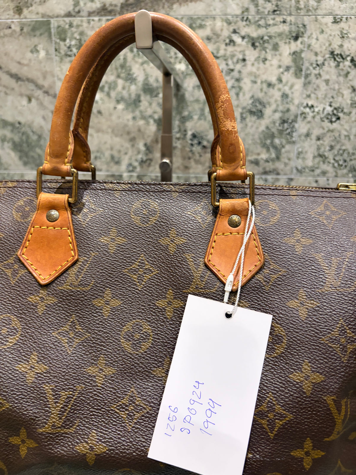 Louis Vuitton speedy 30