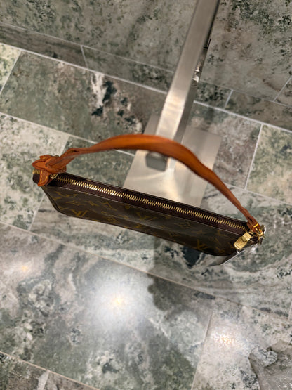 Louis Vuitton pochette accessories