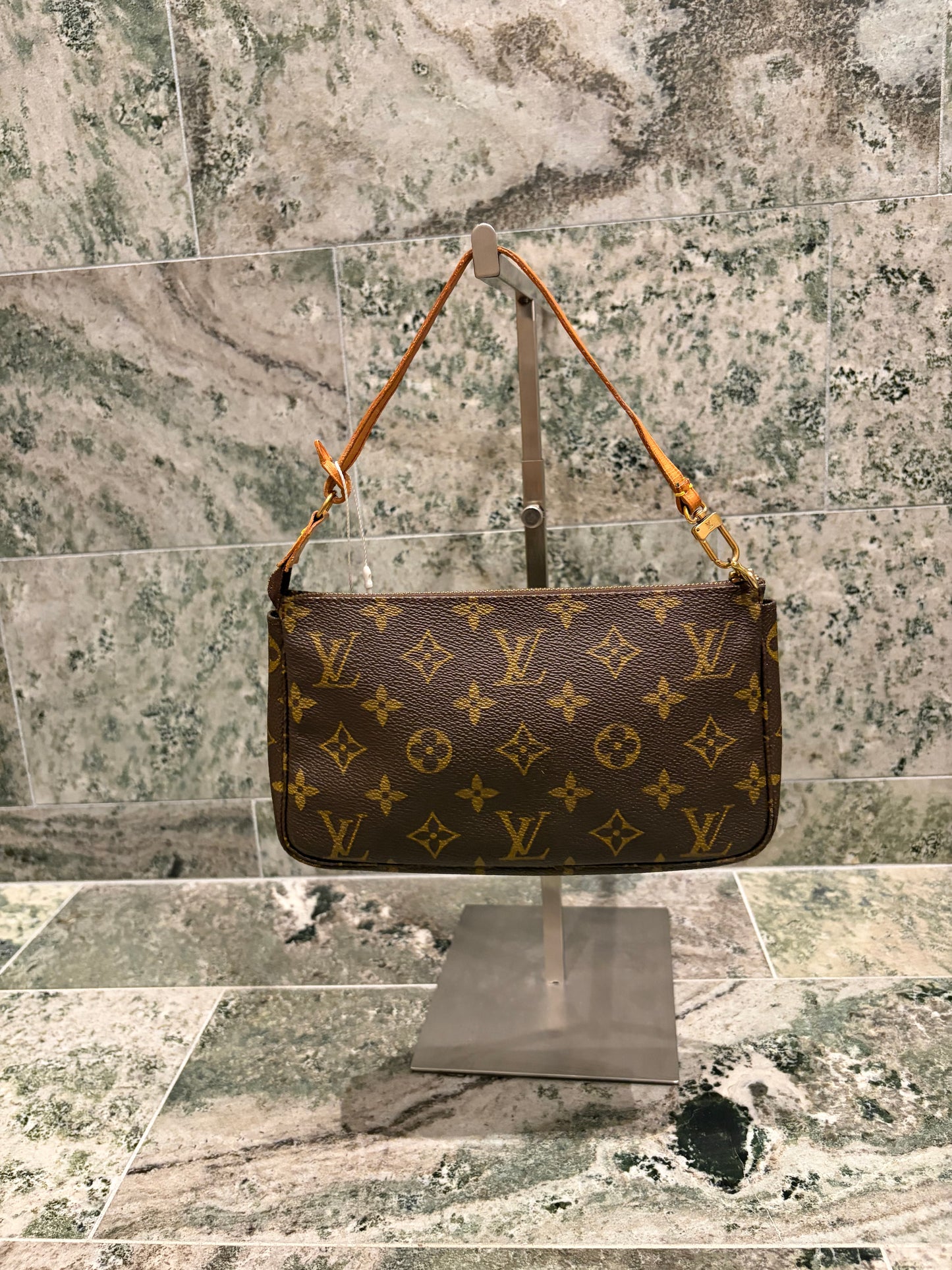 Louis Vuitton pochette accessories