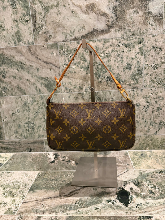 Louis Vuitton pochette accessories