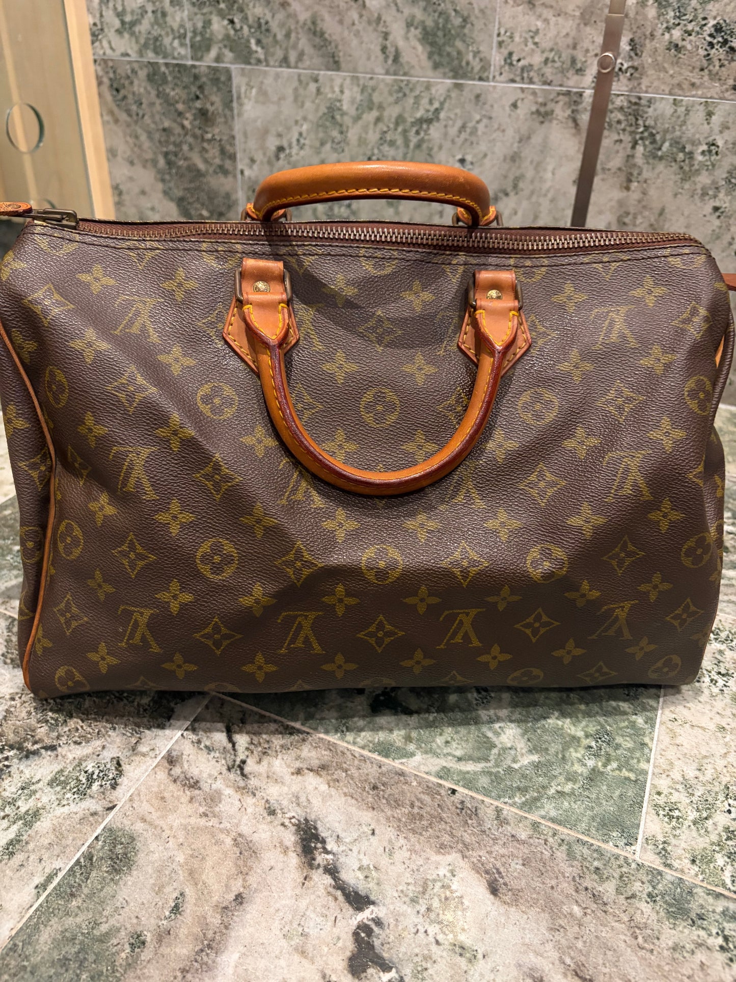 Louis Vuitton speedy 35