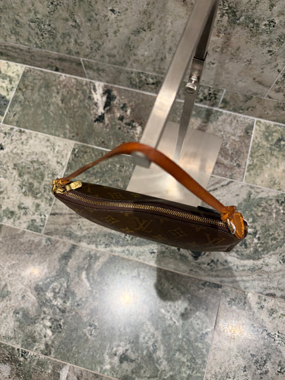 Louis Vuitton pochette accessories