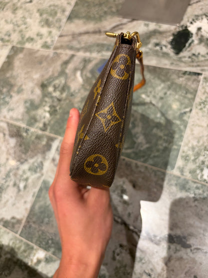 Louis Vuitton pochette accessories