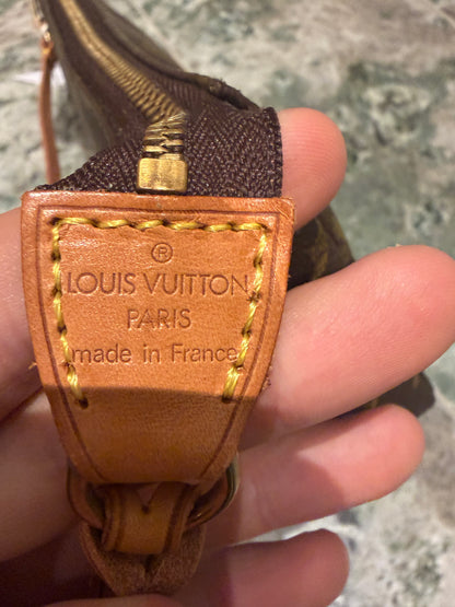Louis Vuitton pochette accessories