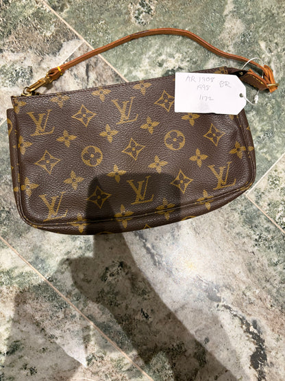Louis Vuitton pochette accessories