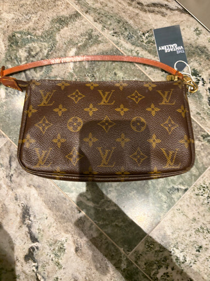 Louis Vuitton pochette accessories