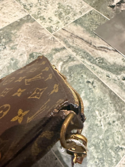 Louis Vuitton pochette accessories
