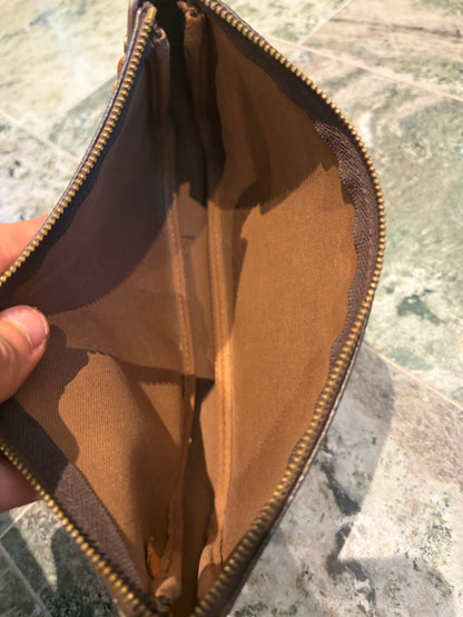 Louis Vuitton pochette accessories