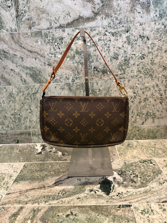 Louis Vuitton pochette accessories
