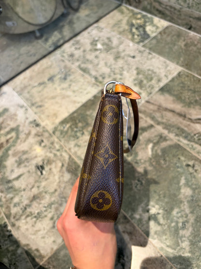 Louis Vuitton pochette accessories