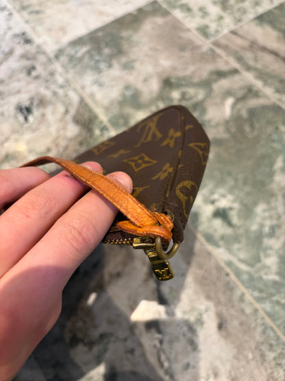 Louis Vuitton pochette accessories