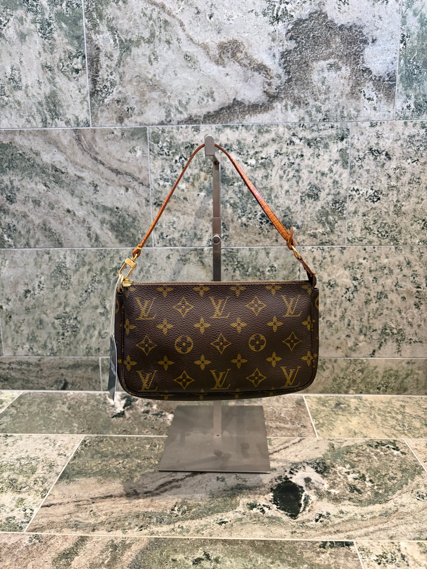 Louis Vuitton pochette accessories