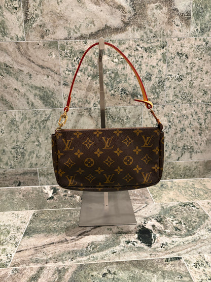 Louis Vuitton pochette accessories