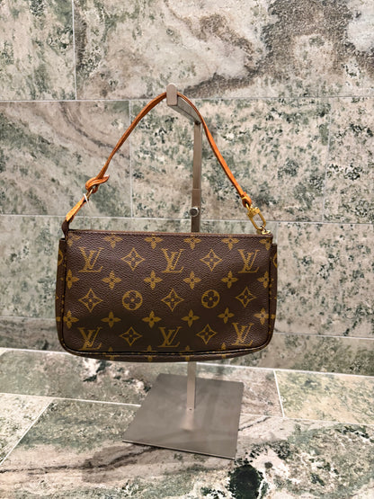 Louis Vuitton pochette accessories