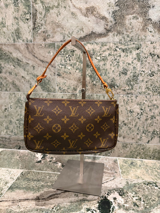 Louis Vuitton pochette accessories