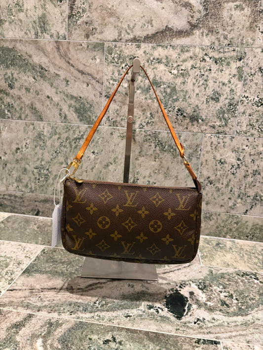 Louis Vuitton pochette accessories