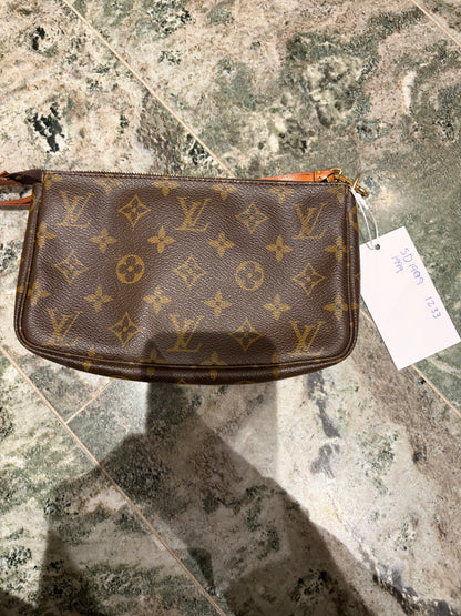 Louis Vuitton pochette accessories