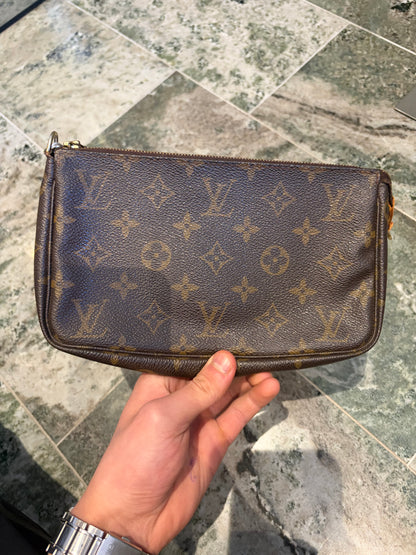 Louis Vuitton pochette accessories