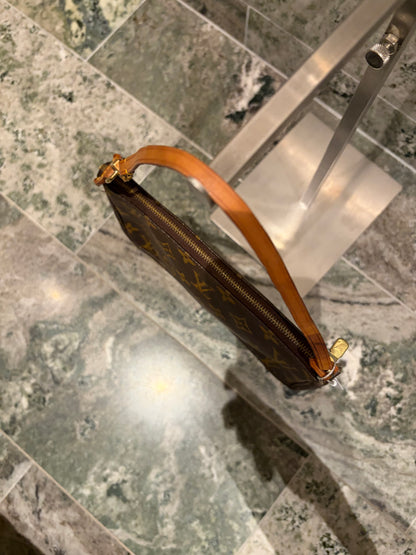 Louis Vuitton pochette accessories