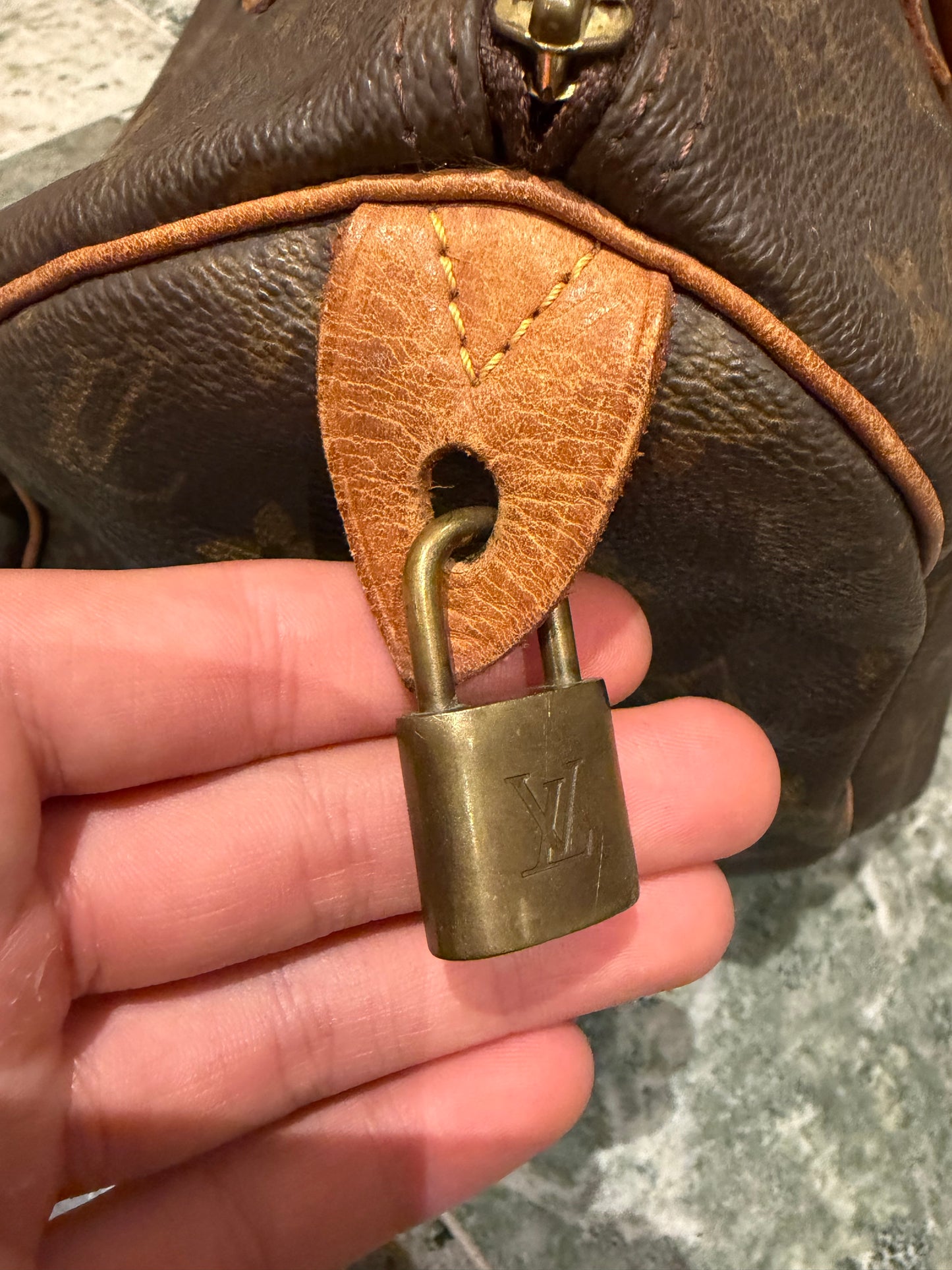 Louis Vuitton speedy 30