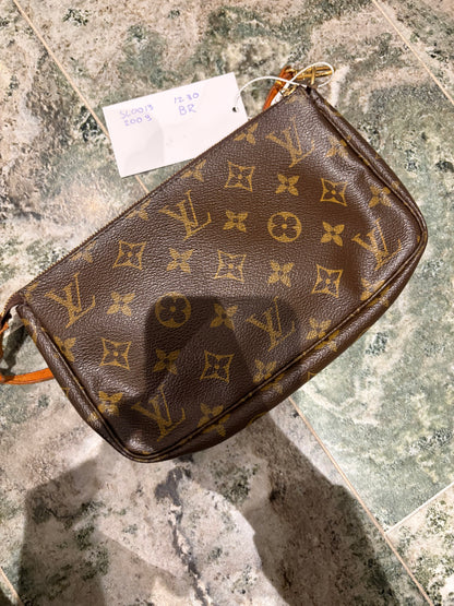 Louis Vuitton pochette accessories