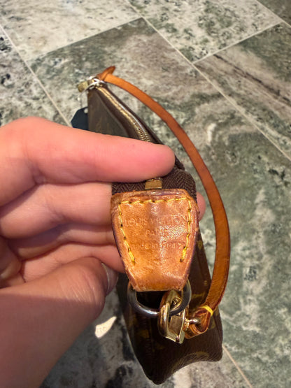 Louis Vuitton pochette accessories