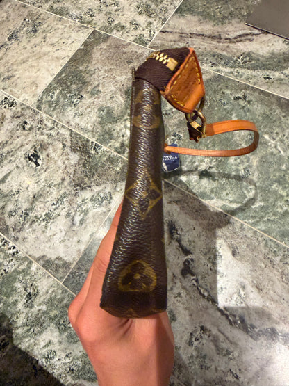 Louis Vuitton pochette accessories