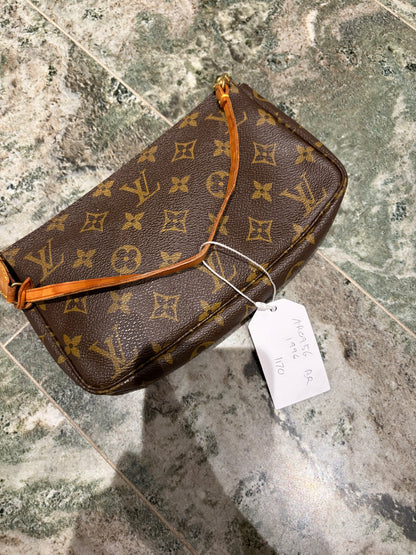 Louis Vuitton pochette accessories