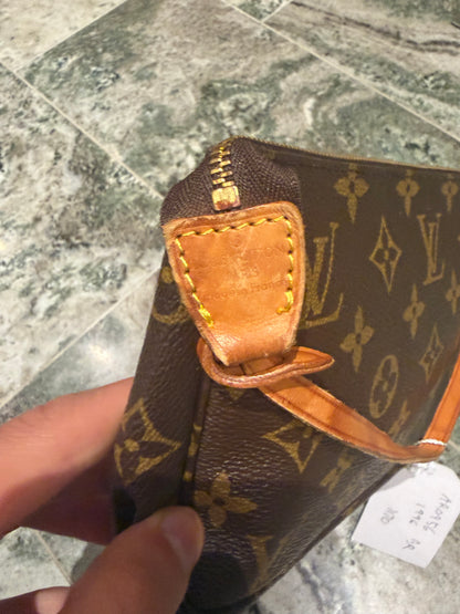 Louis Vuitton pochette accessories