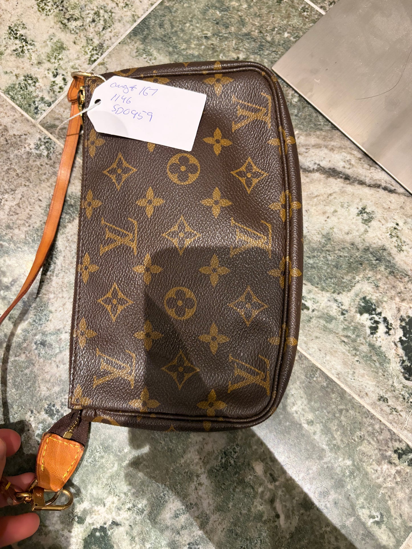 Louis Vuitton pochette accessories