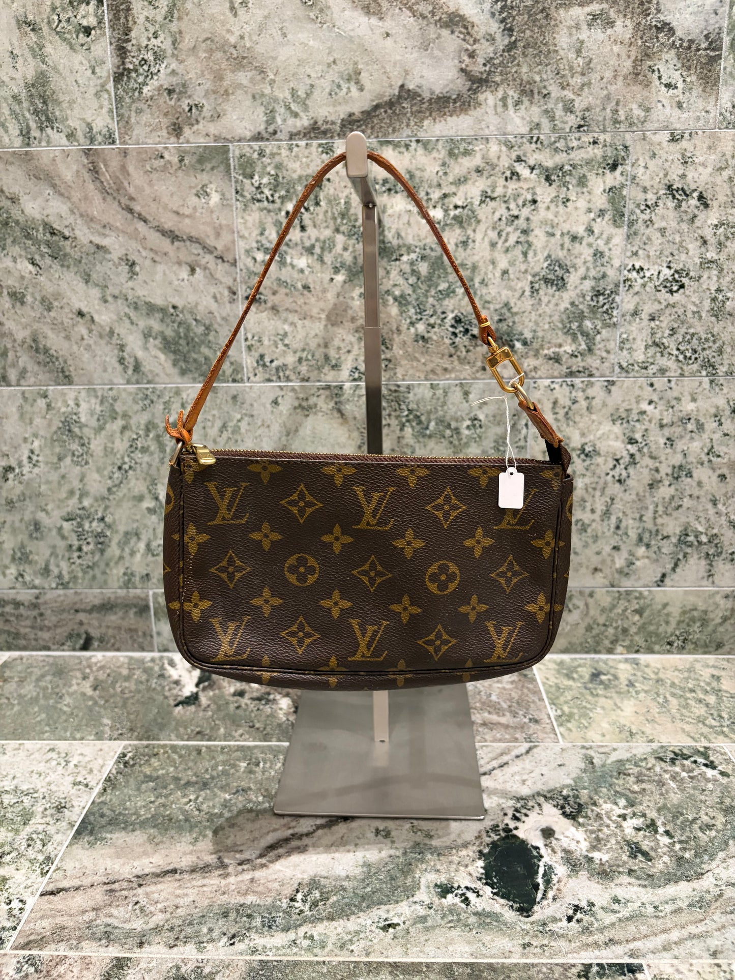 Louis Vuitton pochette accessories