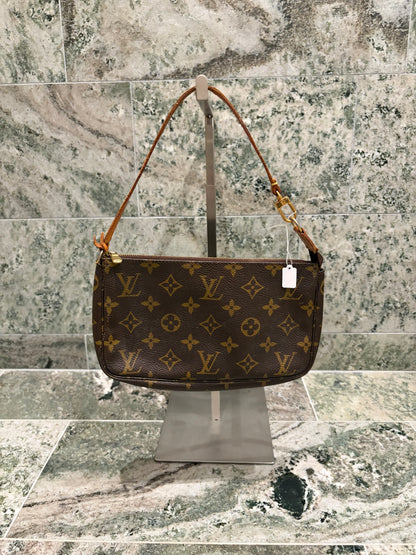Louis Vuitton pochette accessories
