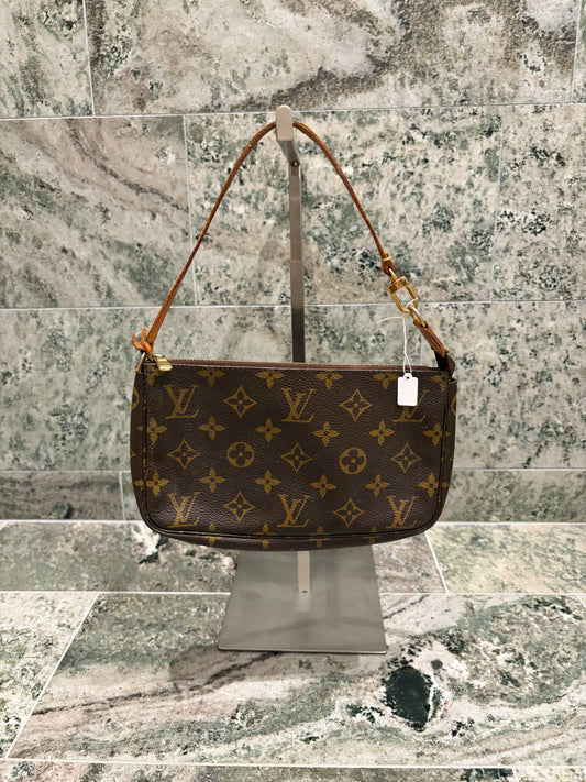 Louis Vuitton pochette accessories
