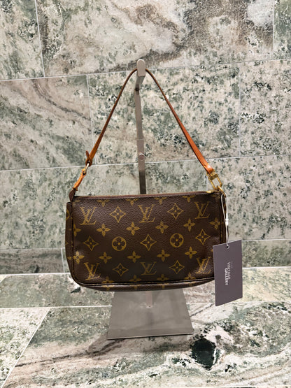 Louis Vuitton pochette accessories
