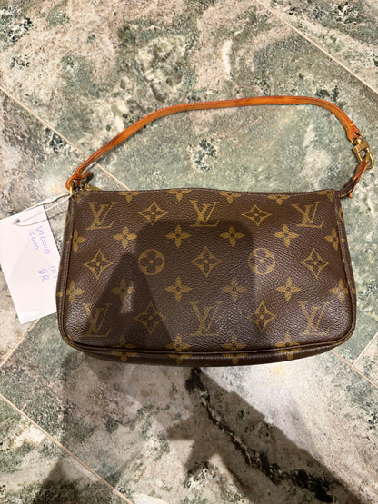 Louis Vuitton pochette accessories