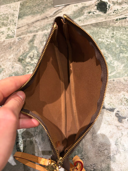 Louis Vuitton pochette accessories