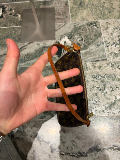 Louis Vuitton pochette accessories
