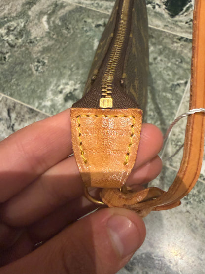 Louis Vuitton pochette accessories