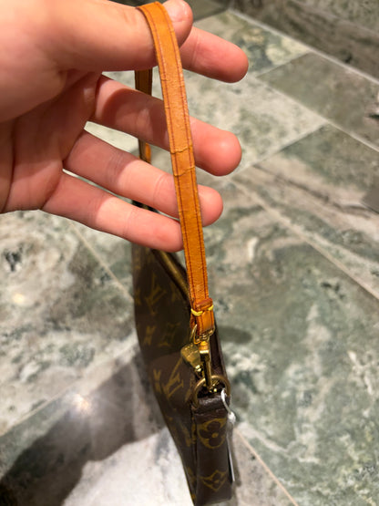 Louis Vuitton pochette accessories