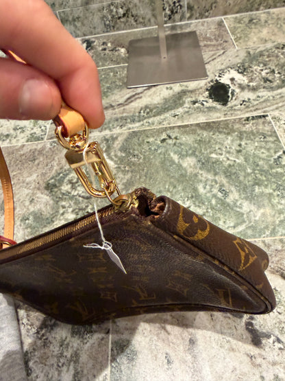 Louis Vuitton pochette accessories