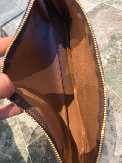 Louis Vuitton pochette accessories