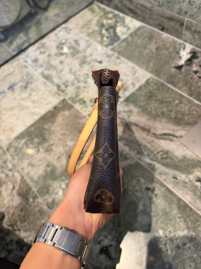 Louis Vuitton pochette accessories