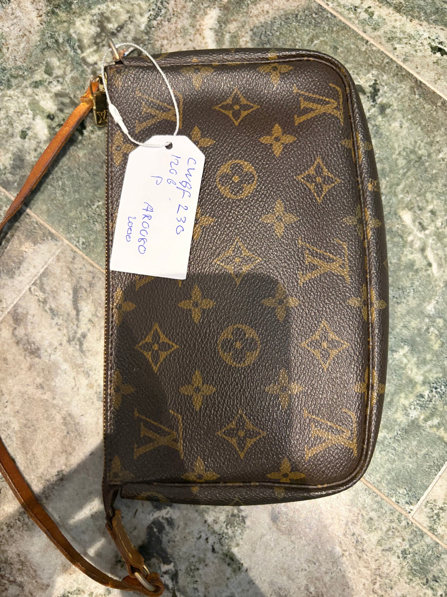 Louis Vuitton pochette accessories