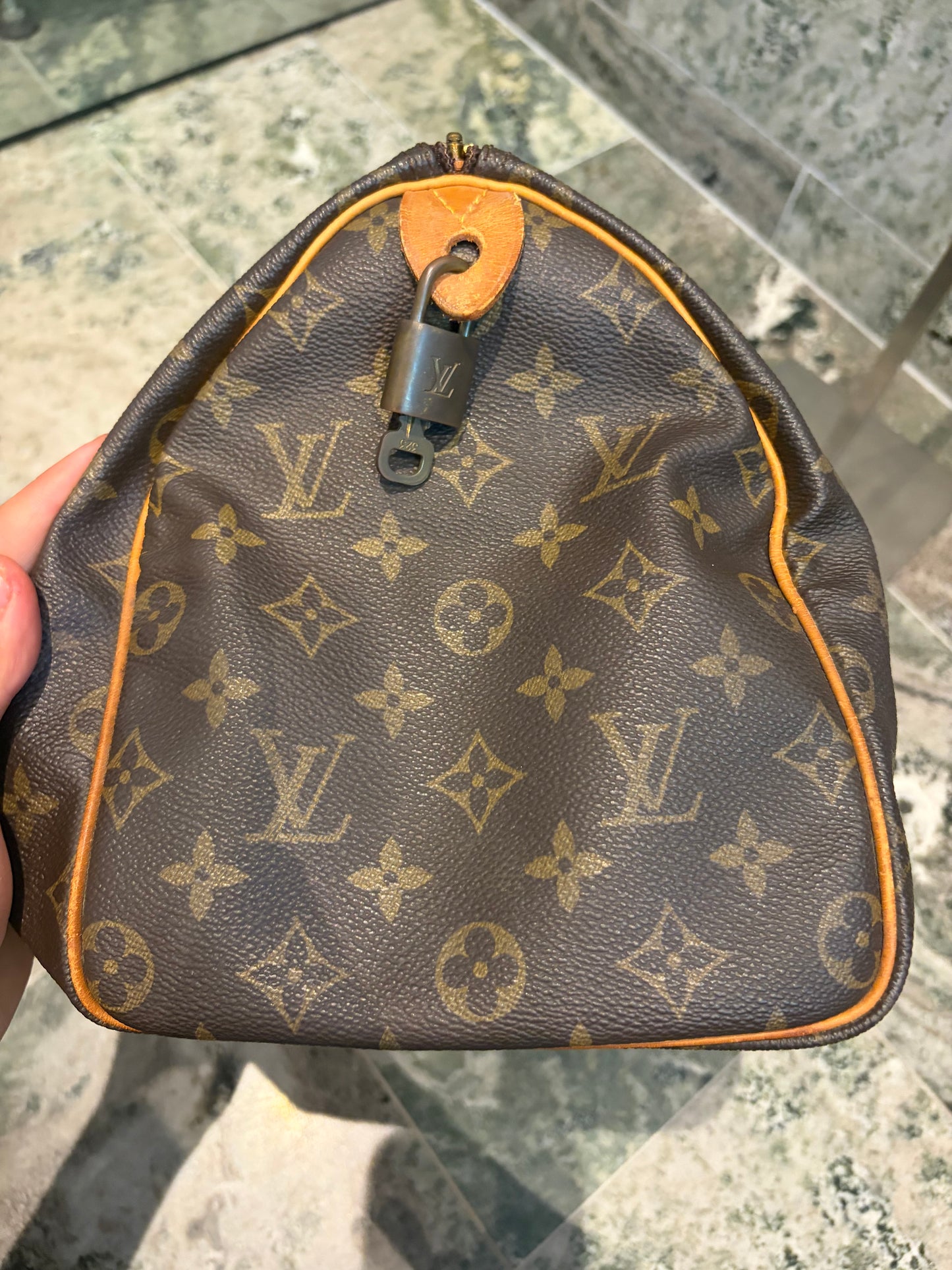 Louis Vuitton speedy 30