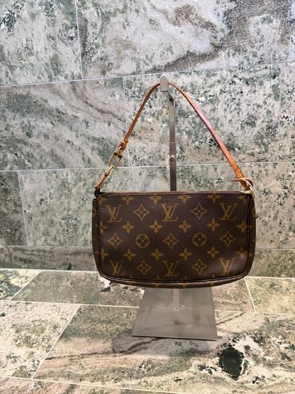 Louis Vuitton pochette accessories