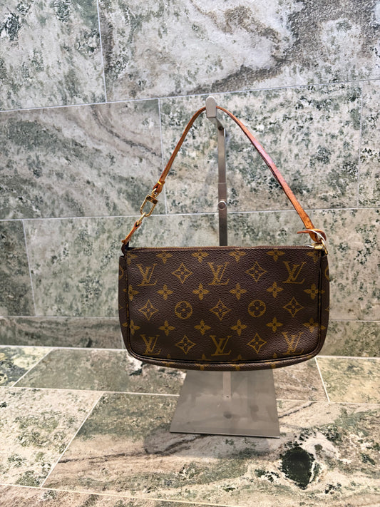 Louis Vuitton pochette accessories